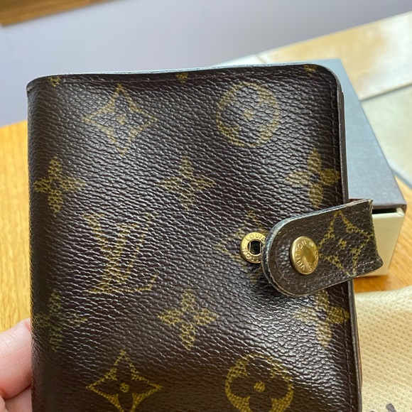LV Compact Zippe Wallet Monogram Canvas - Picture 6 of 13